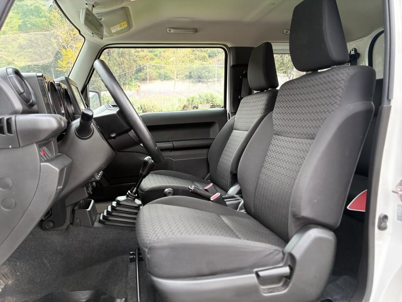 Suzuki JIMNY GL 1.5 Winche 5MT 4x4 2023 - Imagen 17 de 20