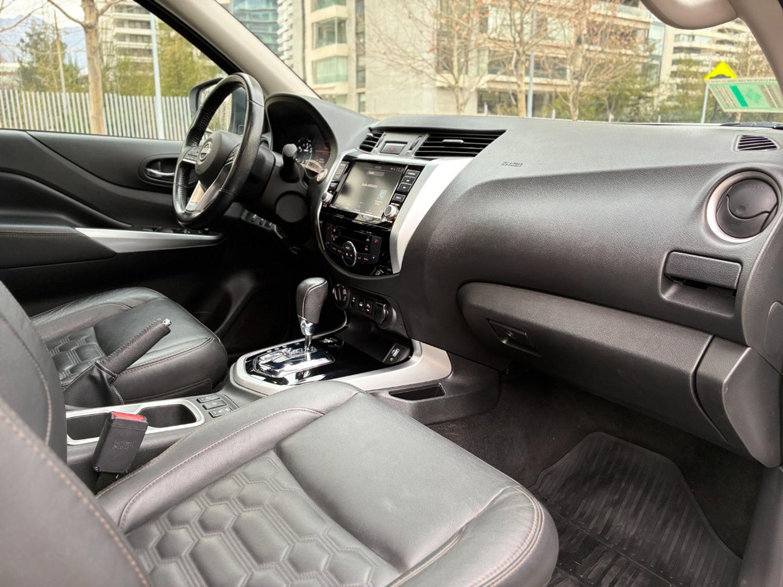 NISSAN NP 300 NAVARA DC LE 2.3D AT 4X4 Platinum 2023 - Imagen 15 de 20
