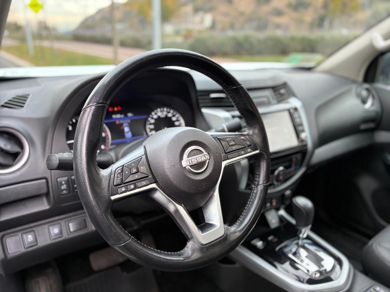 NISSAN NP 300 NAVARA DC LE 2.3D AT 4X4 Platinum 2023 - Imagen 12 de 20