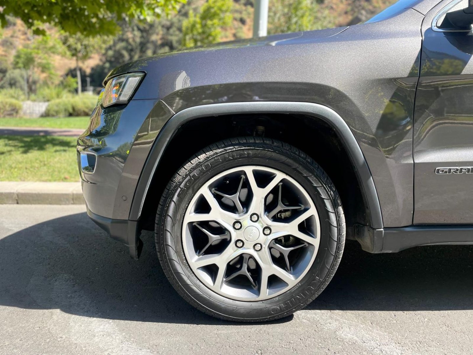 Jeep GRAND CHEROKEE 2021 - Imagen 9 de 20
