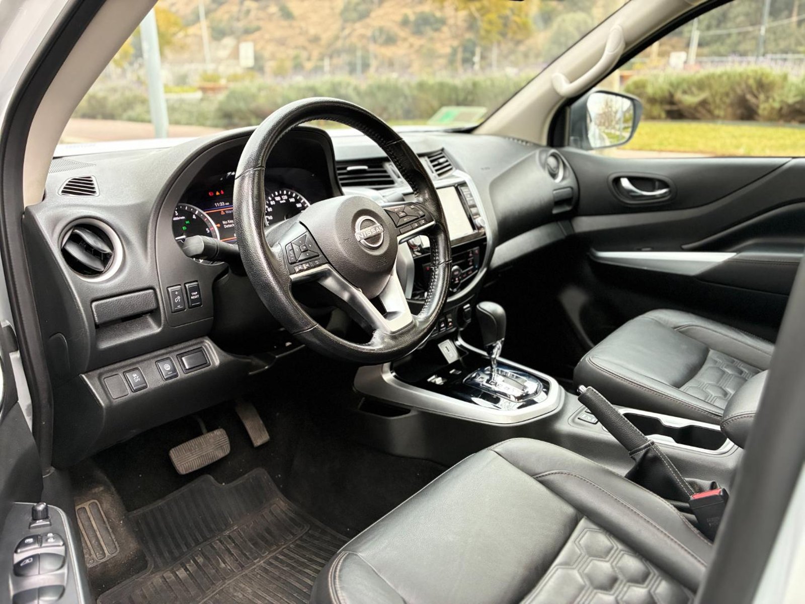 NISSAN NP 300 NAVARA DC LE 2.3D AT 4X4 Platinum 2023 - Imagen 11 de 20