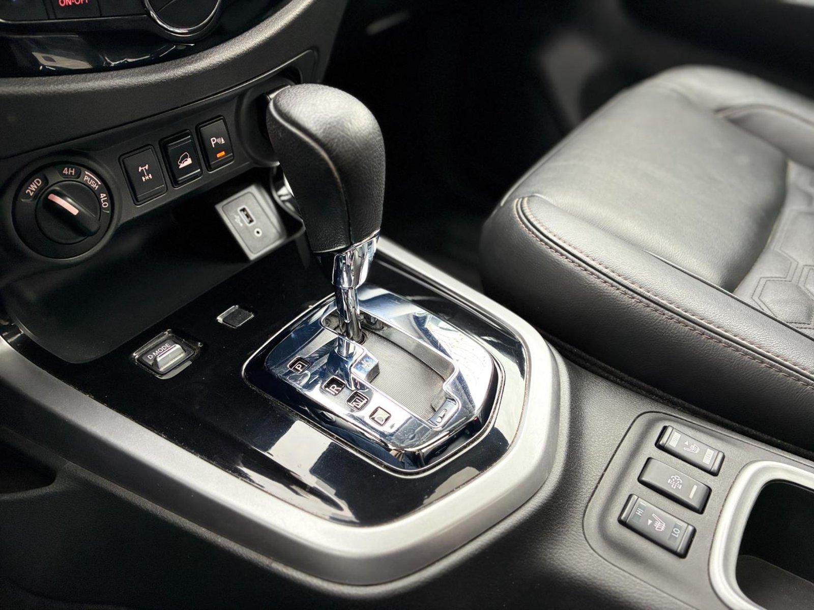 NISSAN NP 300 NAVARA DC LE 2.3D AT 4X4 Platinum 2023 - Imagen 20 de 20