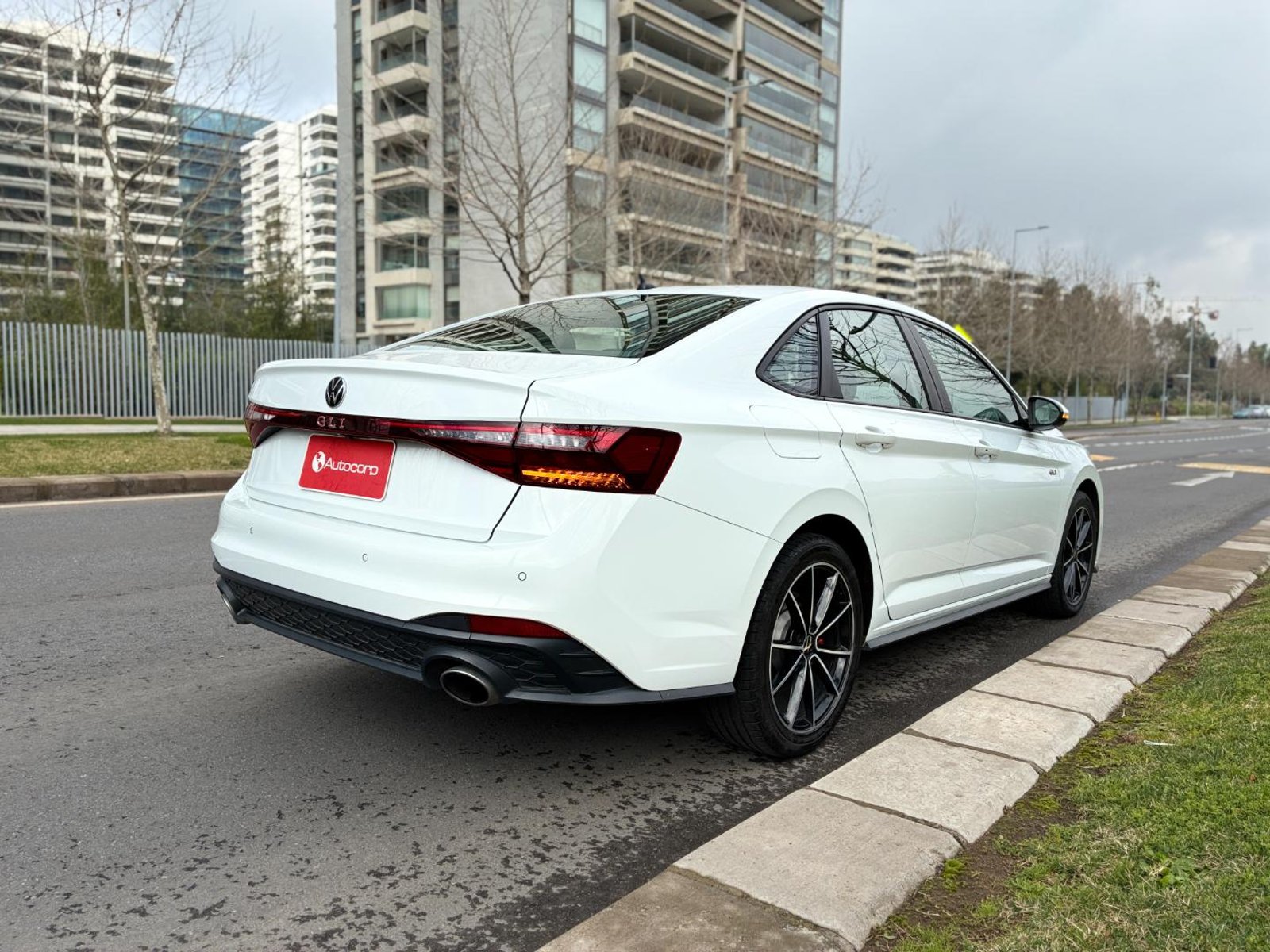 Volkswagen JETTA GLI 2.0 TSI DSG 2025 - Foto 4 de 20