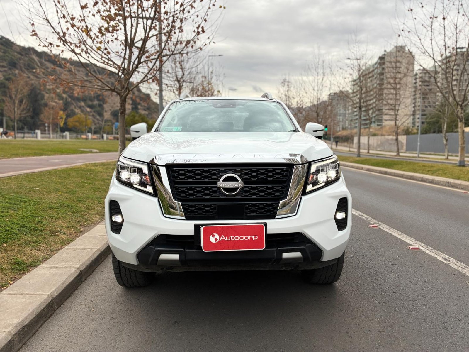 Nissan NP 300 NAVARA DC LE 2.3D AT 4X4 Platinum 2023 - Foto 2 de 20