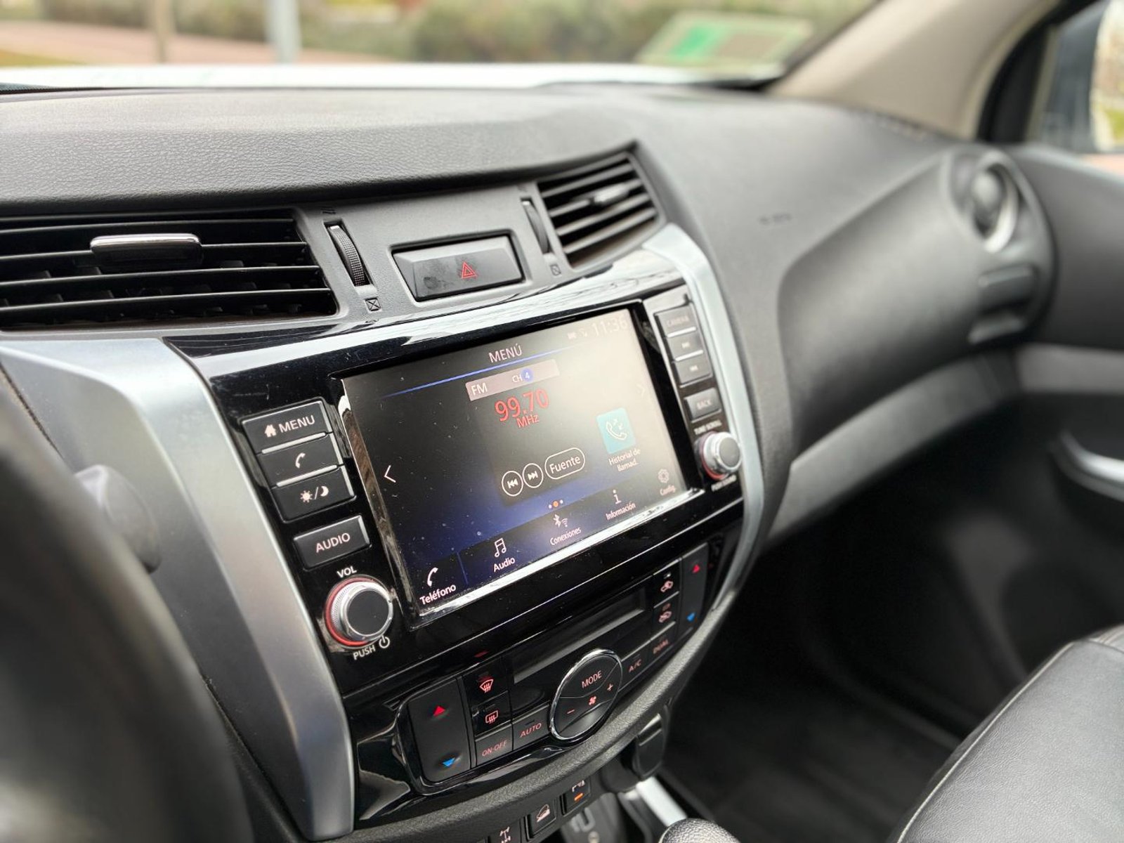 NISSAN NP 300 NAVARA DC LE 2.3D AT 4X4 Platinum 2023 - Imagen 18 de 20