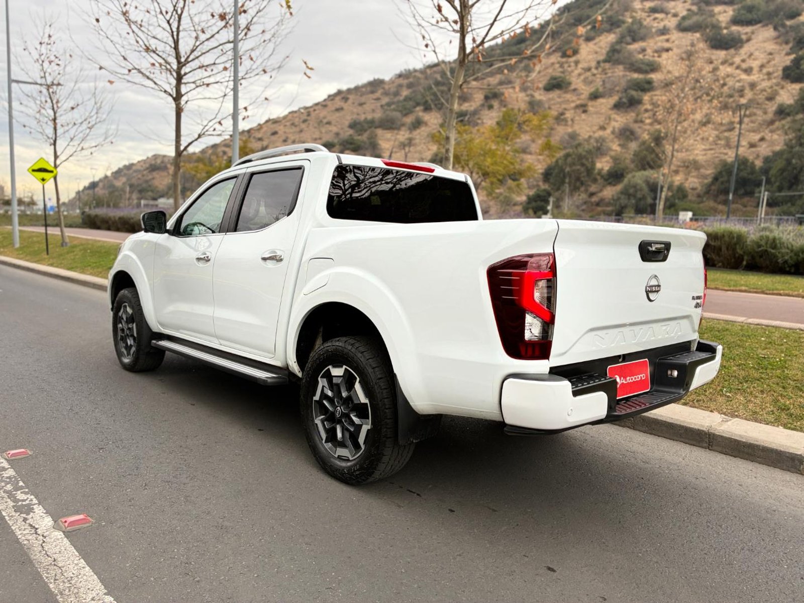 NISSAN NP 300 NAVARA DC LE 2.3D AT 4X4 Platinum 2023 - Imagen 8 de 20