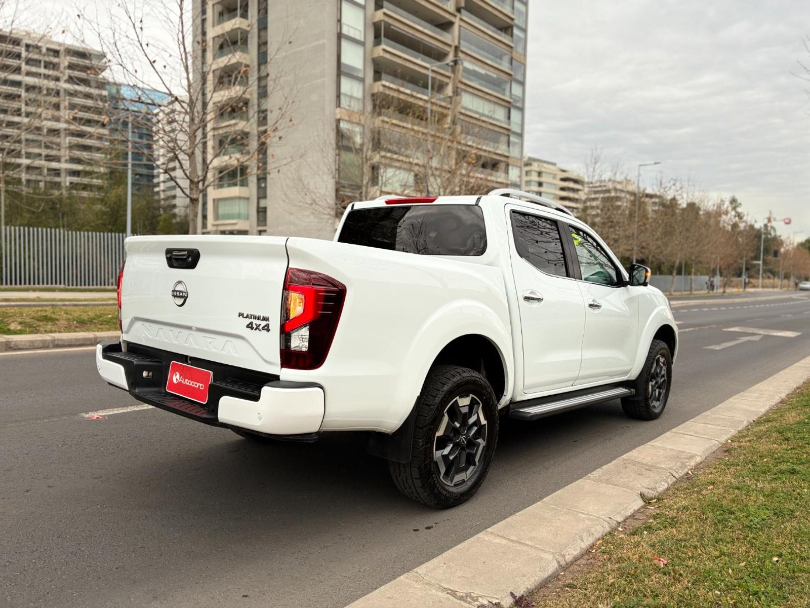 NISSAN NP 300 NAVARA DC LE 2.3D AT 4X4 Platinum 2023 - Imagen 6 de 20