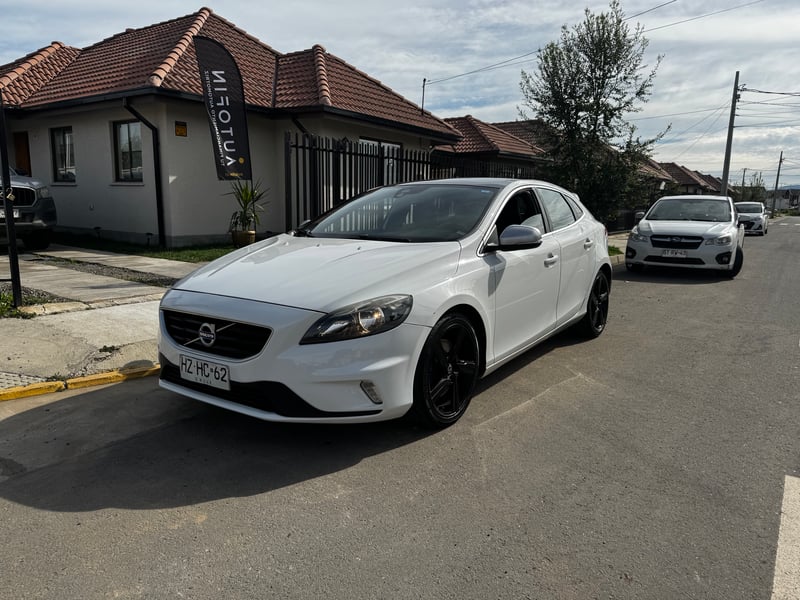 Volvo V40 T4 R-DESIGN | 2.0 AT | 2016