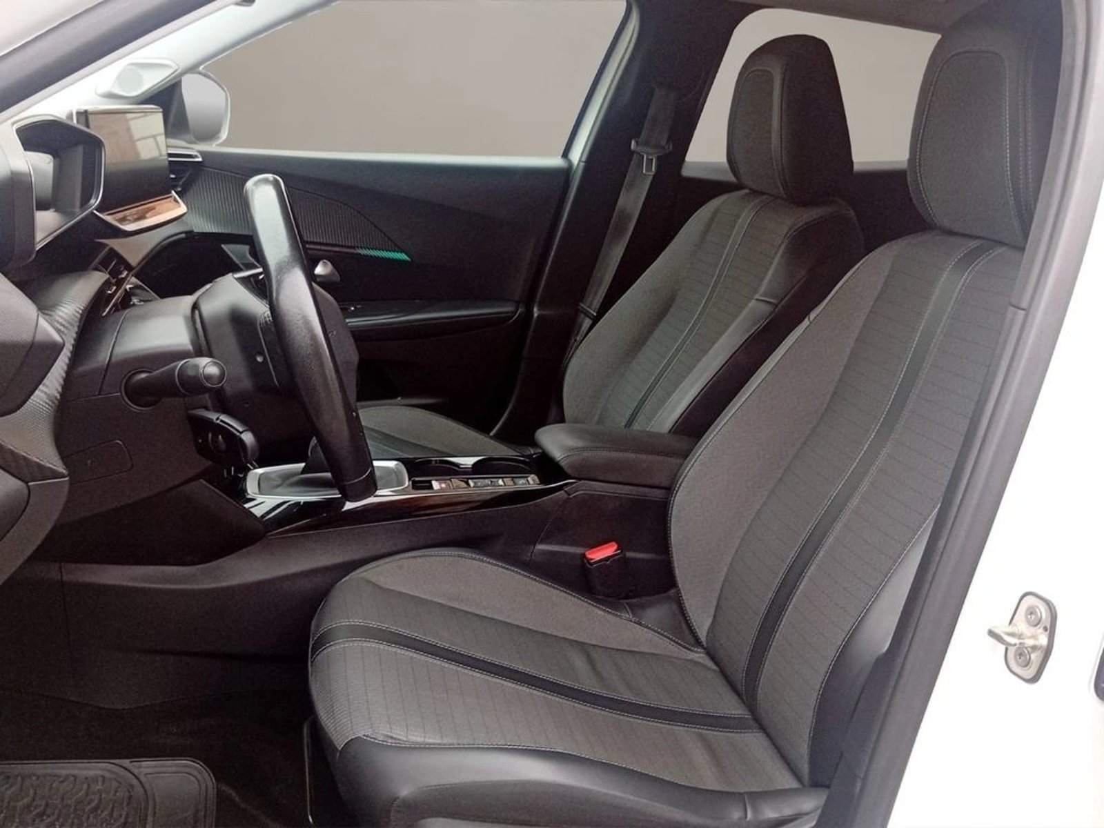Peugeot 2008 1.2 ALLURE PACK PURETECH 130 MT 2021 - Imagen 10 de 11