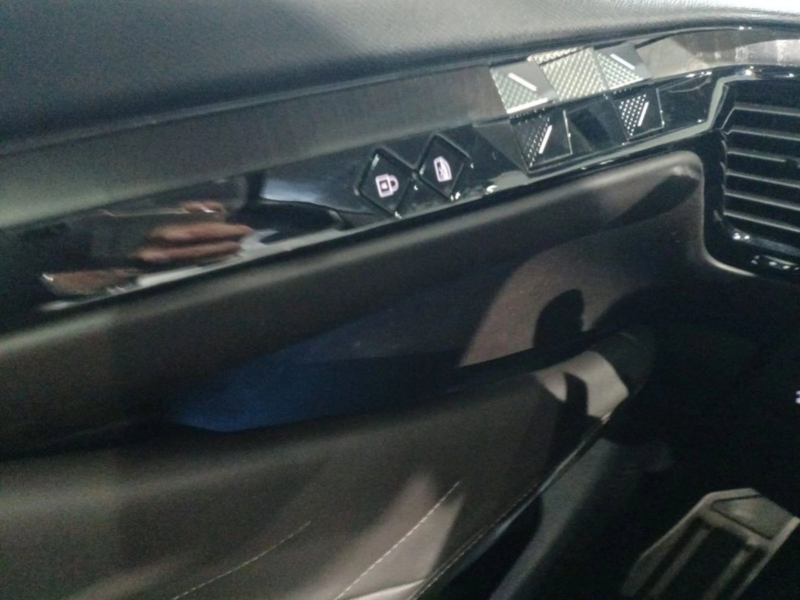 DS Automobiles 4 DS4 CROSS TROCADERO 220 AT 2024 - Imagen 9 de 19
