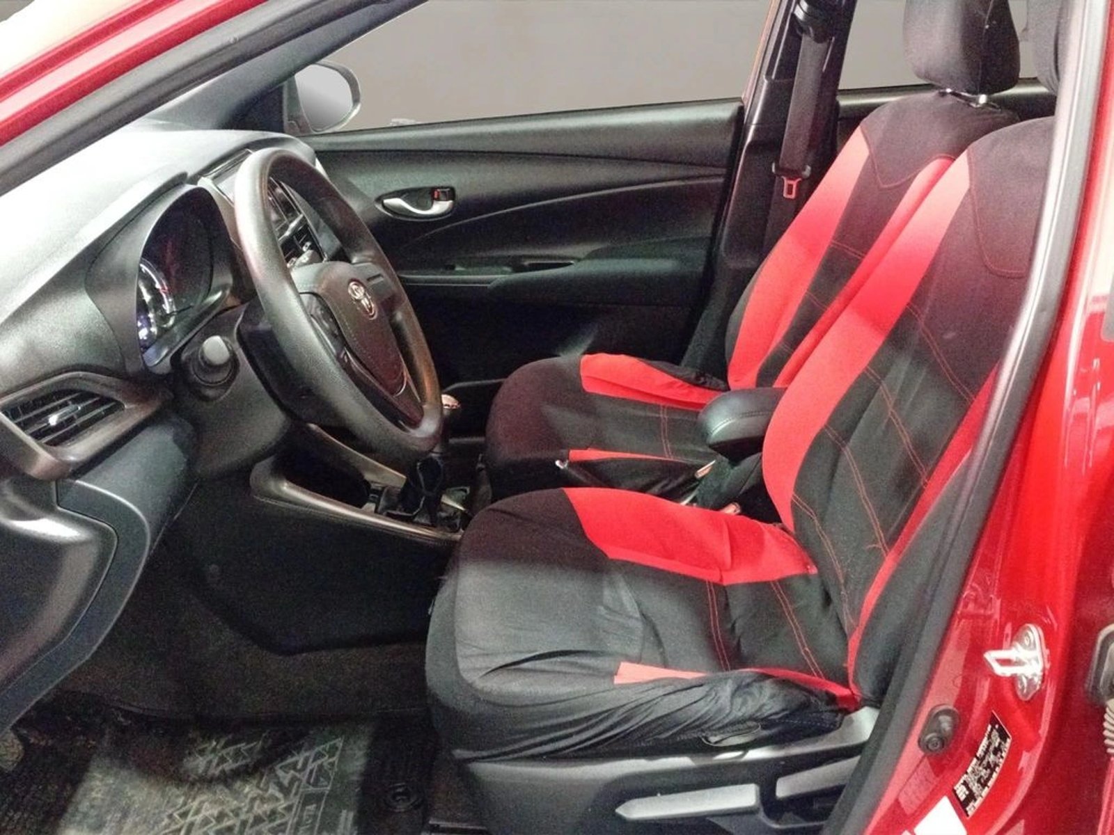 Toyota YARIS 1.5 E SEDAN AT 2024 - Imagen 13 de 13