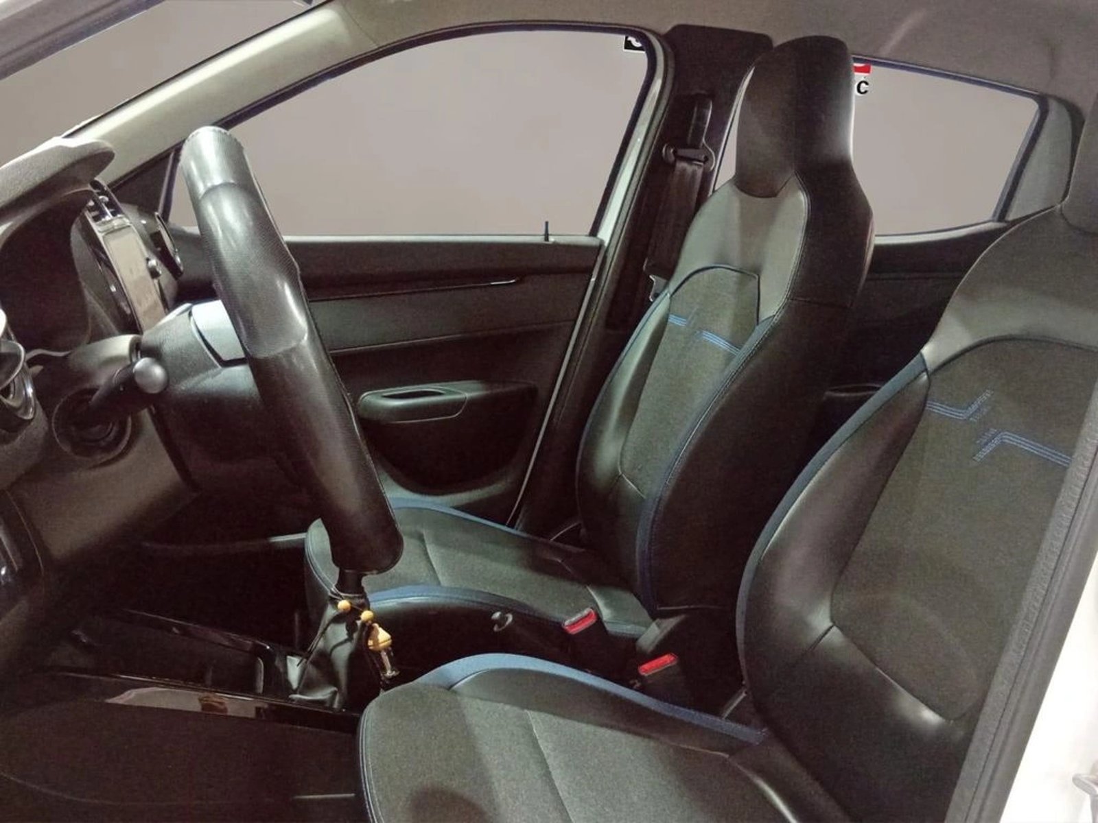 RENAULT KWID 1.0 ZEN 4X2 HB MT 5P 2023 - Imagen 9 de 10