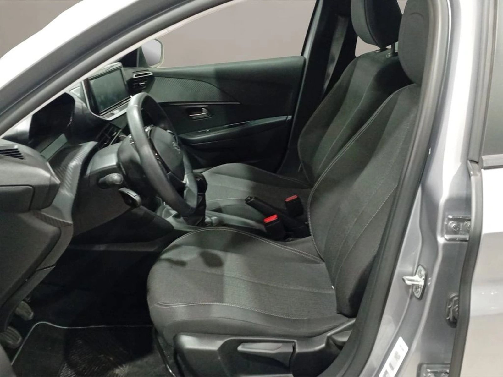 Peugeot 208 1.2 ALLURE PACK PURETECH 100 MT 2023 - Imagen 7 de 13