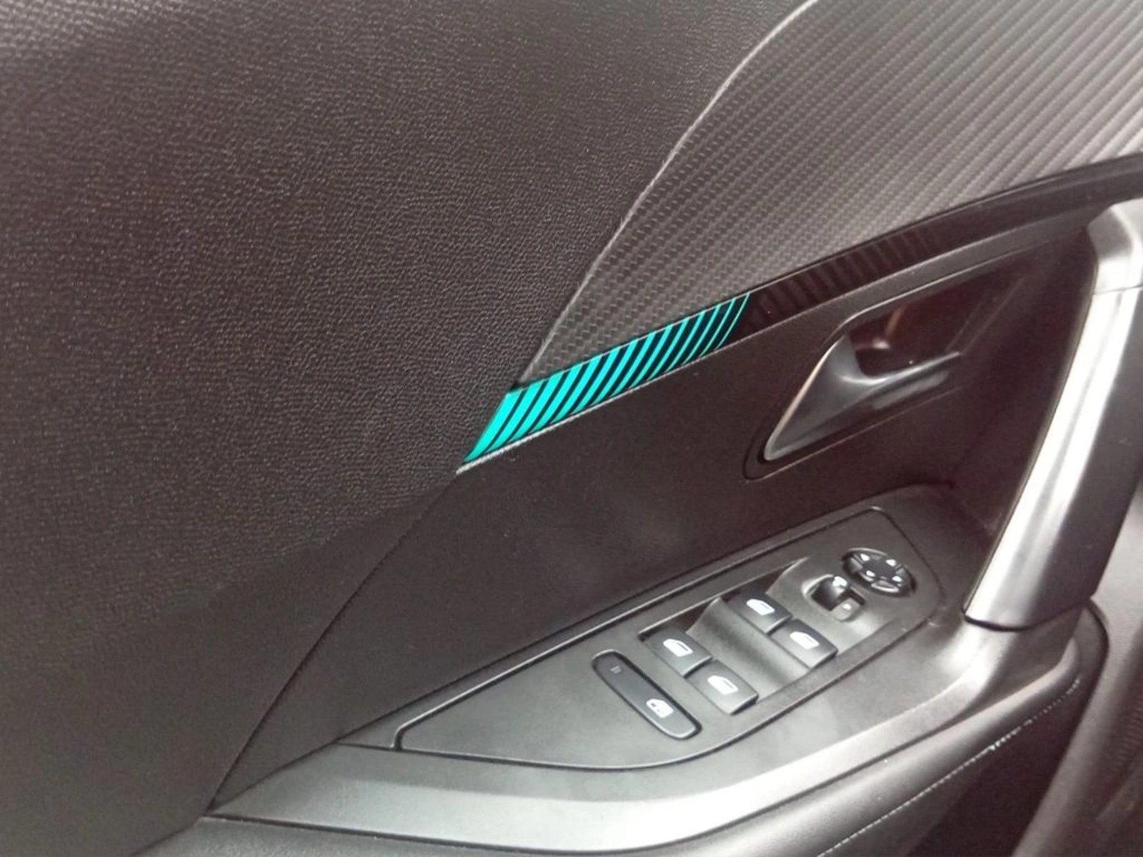 Peugeot 2008 1.2 ALLURE PACK PURETECH 130 MT 2021 - Imagen 9 de 11