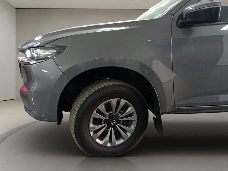 Mazda BT-50 3.0 DIESEL 4X4 DOB.CAB. 6MT 4P 2023 - Imagen 8 de 13