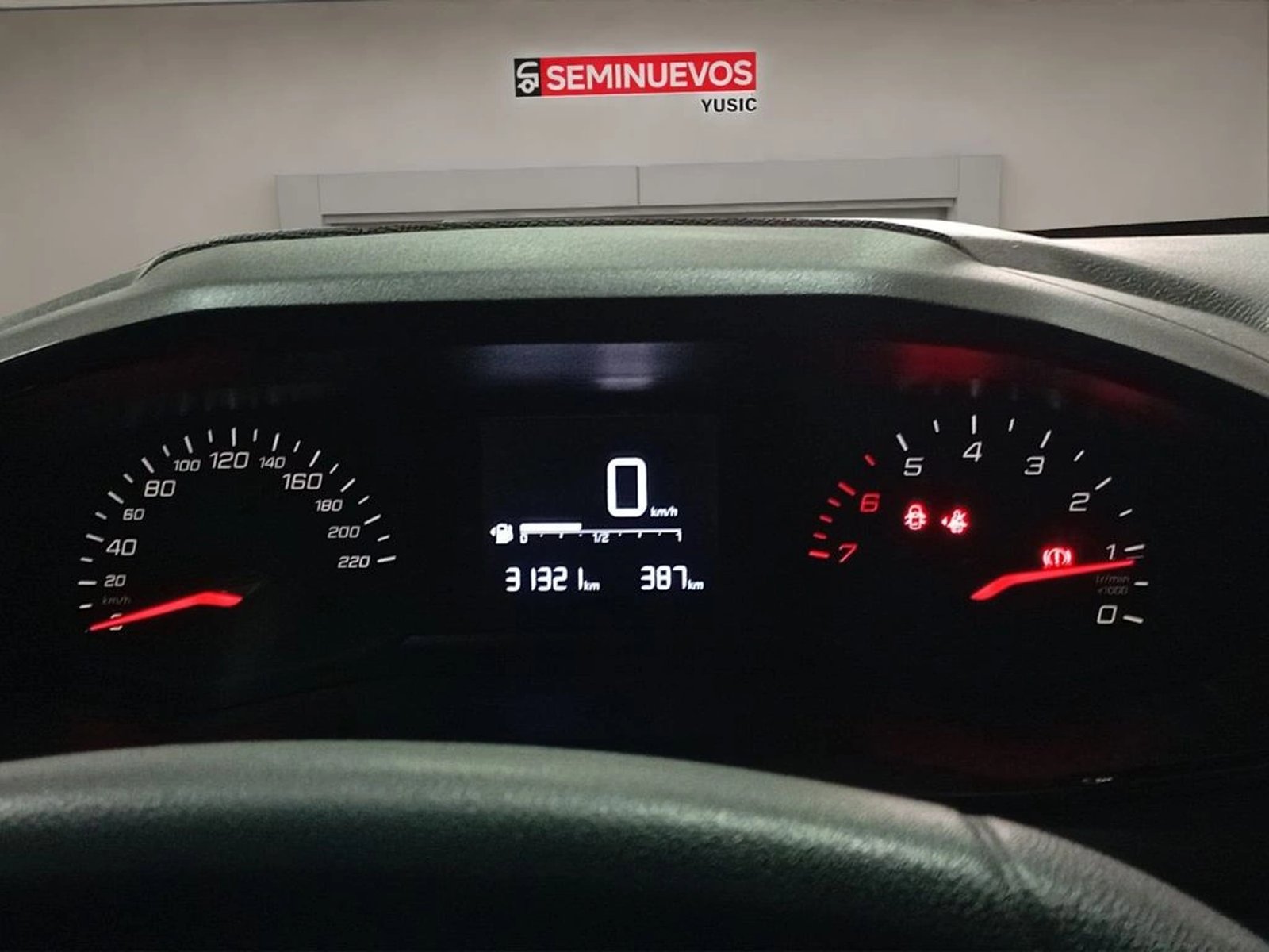Peugeot 208 1.2 ALLURE PACK PURETECH 100 MT 2023 - Imagen 11 de 13