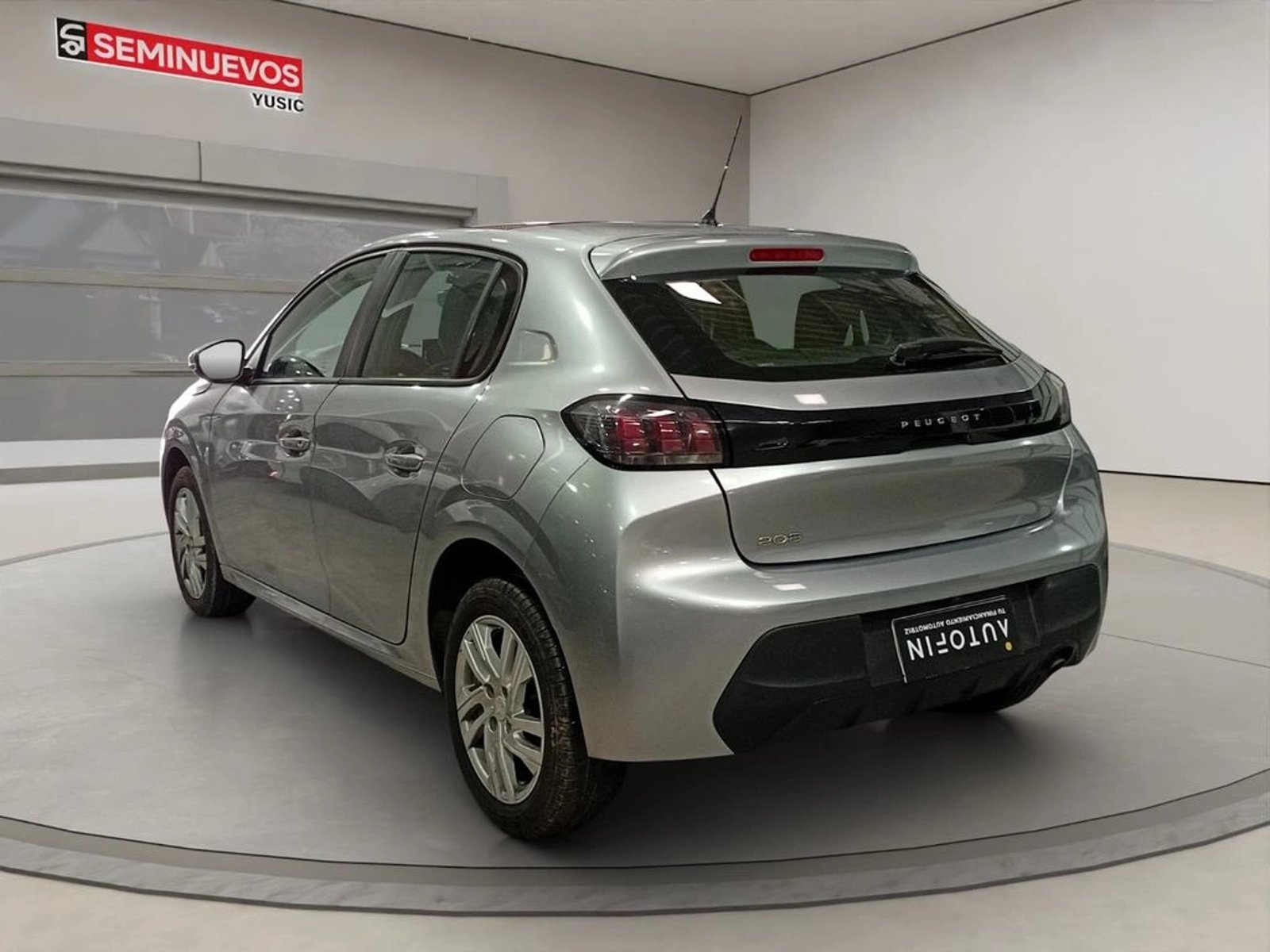 Peugeot 208 1.2 ALLURE PACK PURETECH 100 MT 2023 - Foto 4 de 13
