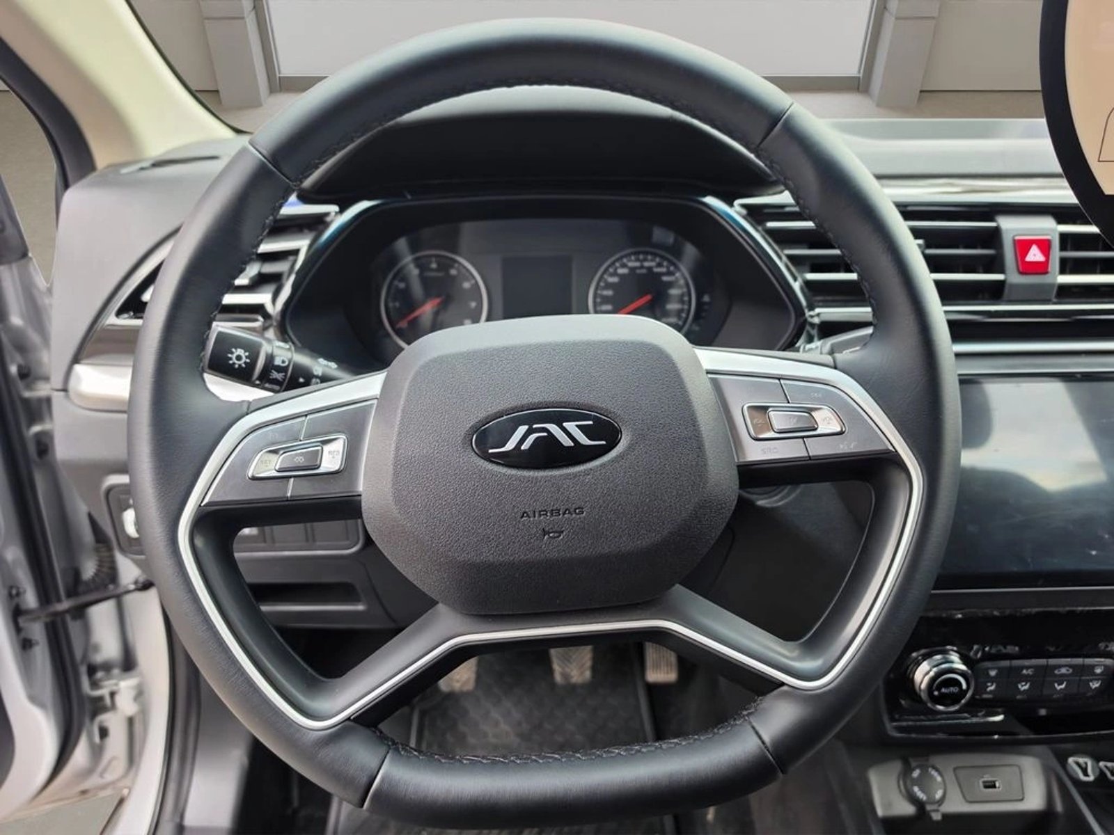 JAC JS2 LUXURY 2026 - Imagen 12 de 18