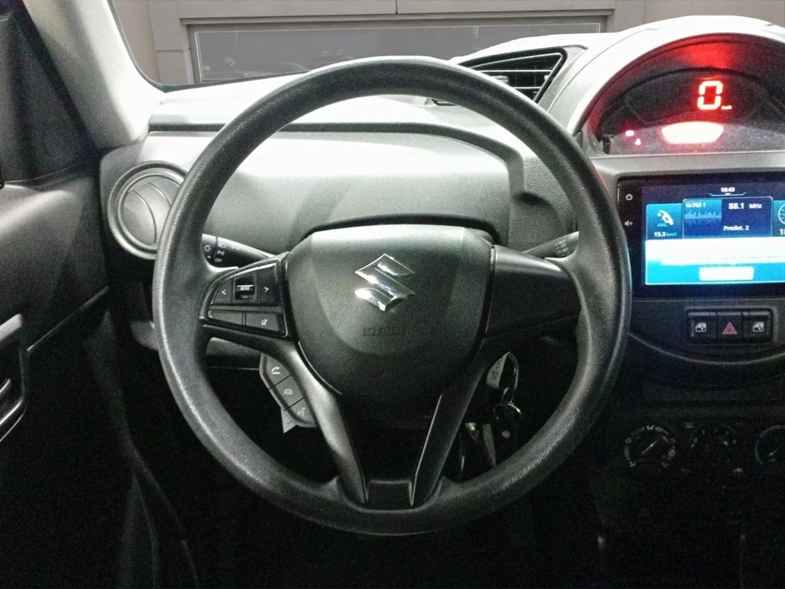 Suzuki SS 1.0 GLX 4X2 AC MT 5P 2023 - Imagen 12 de 13