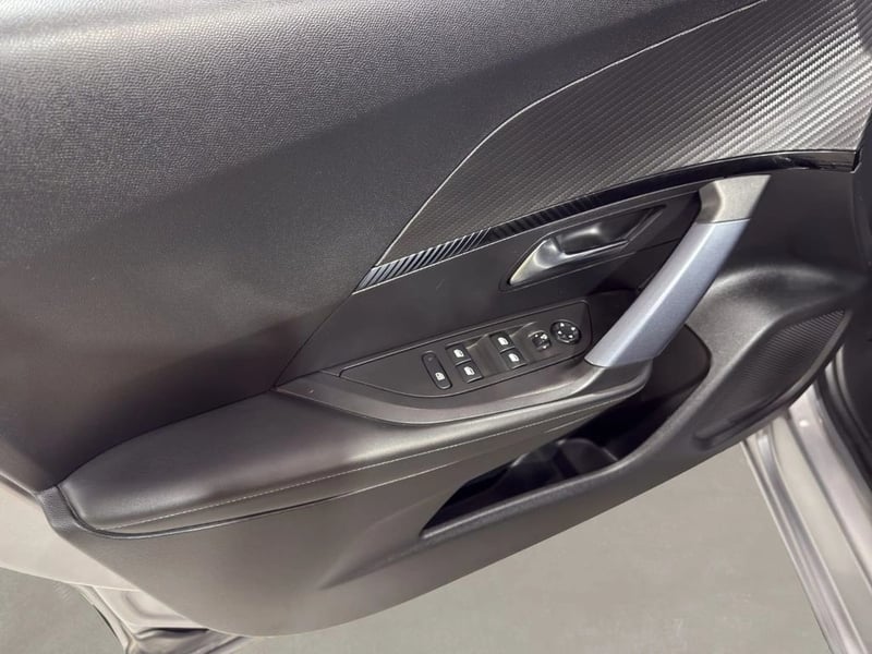 Peugeot 2008 1.5 ALLURE BLUEHDI DIESEL 4X2 130 AT 5P 2020 - Imagen 7 de 9