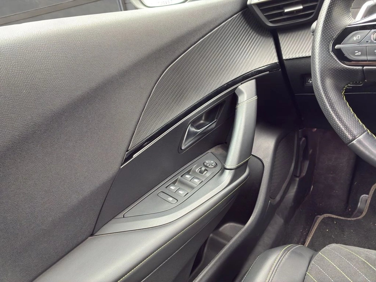 Peugeot 2008 1.5 GT BLUEHDI DIESEL 2024 - Imagen 12 de 16