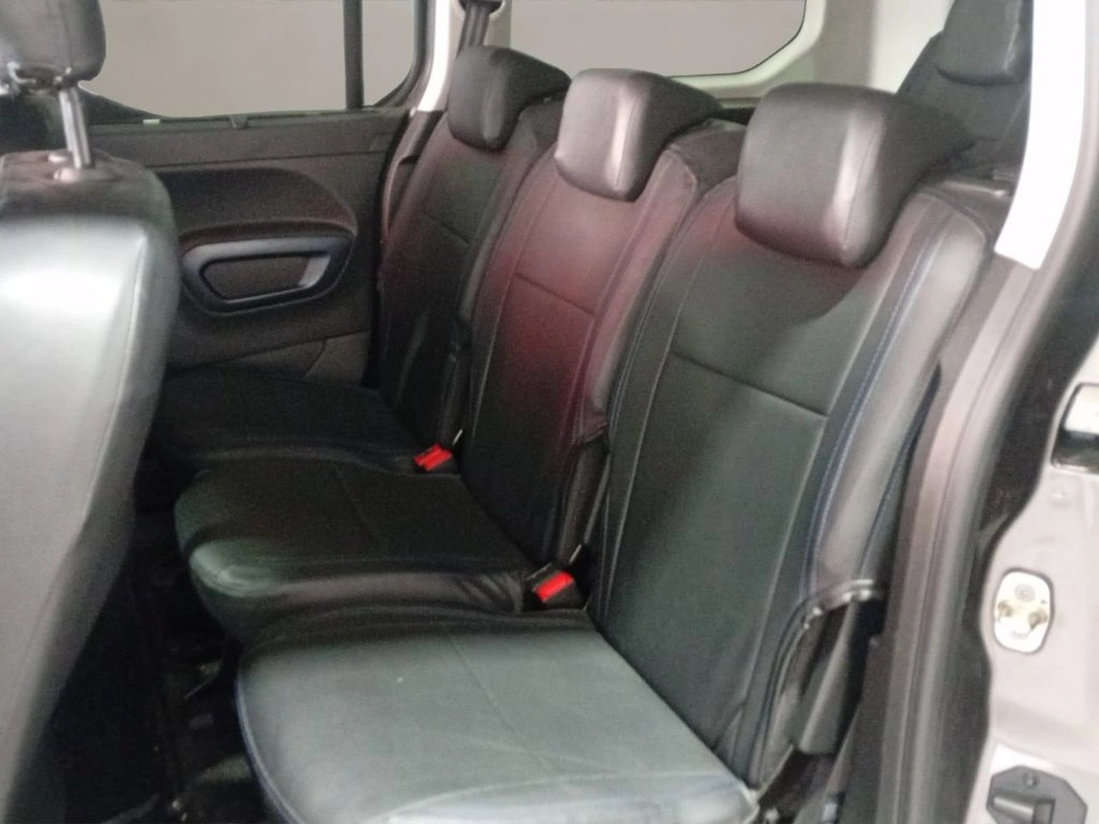 Peugeot RIFTER 1.2 ALLURE PURETECH 130 AT 2021 - Imagen 11 de 15