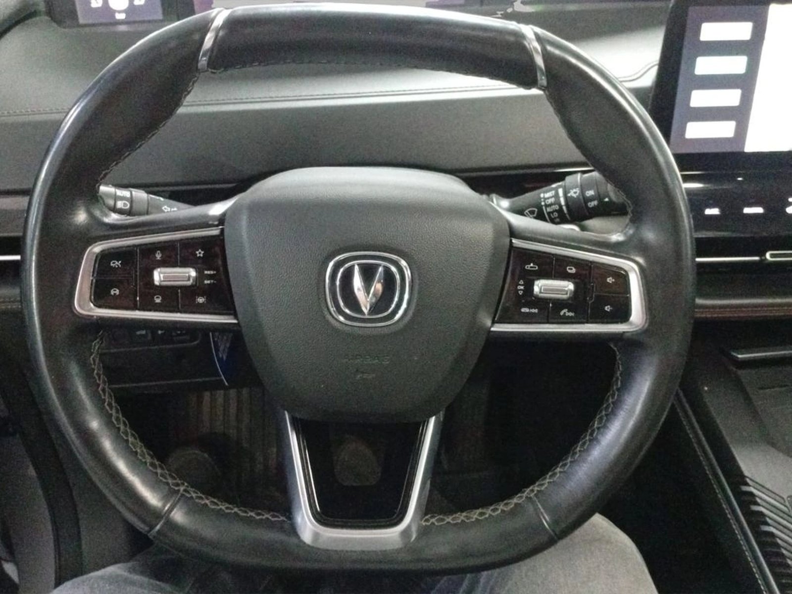 Changan UNI-K 2.0 TURBO AT 4WD 2024 - Imagen 9 de 18