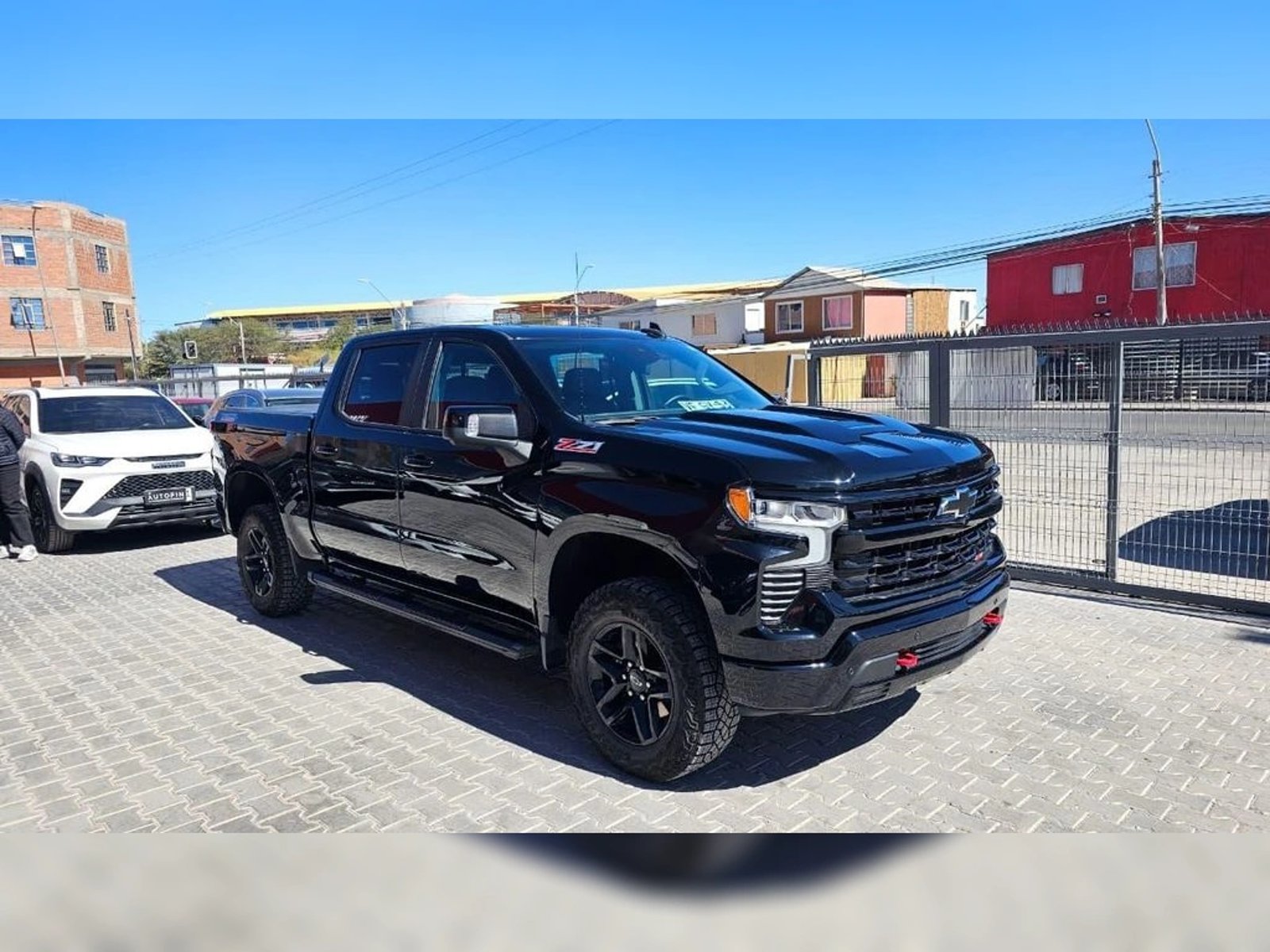 Chevrolet SILVERADO 6.2 ZR2 AT 4X4 2025 - Foto 2 de 4