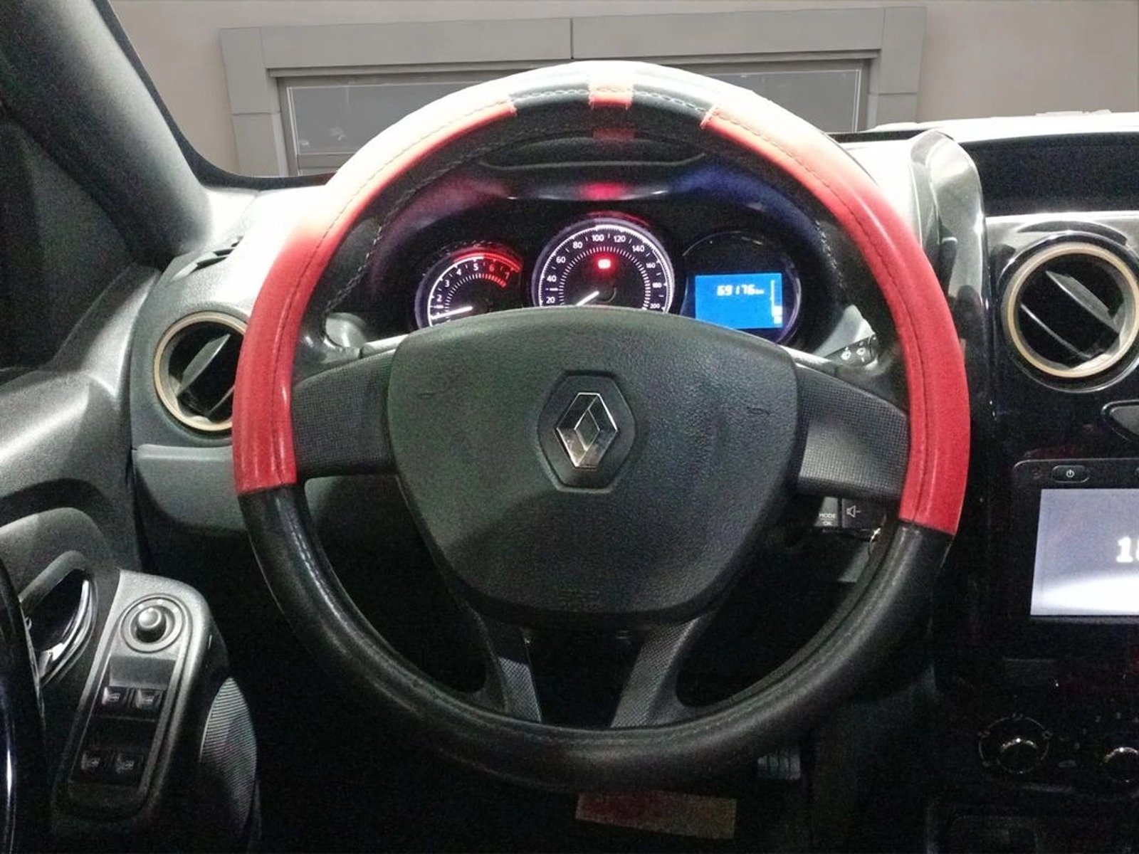 Renault DUSTER 1.6 ZEN 4X2 5MT 5P 2019 - Imagen 12 de 13