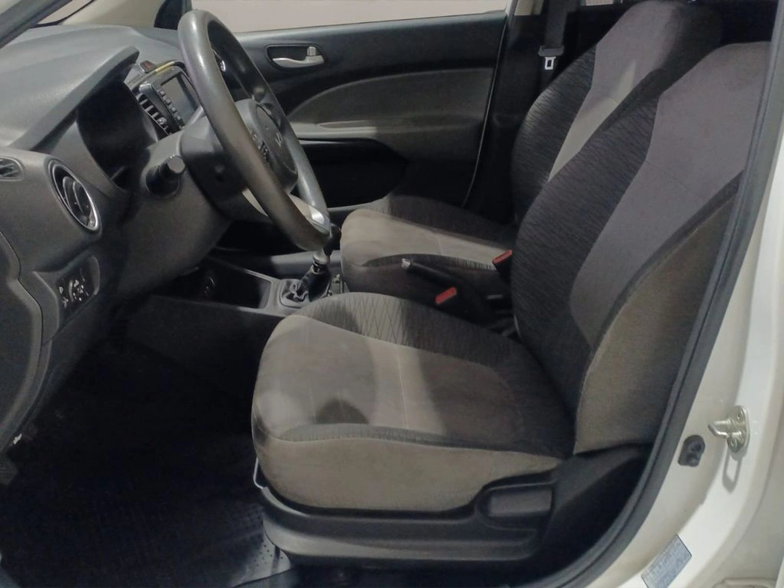 Kia SOLUTO 1.4 MT 2021 - Imagen 11 de 13
