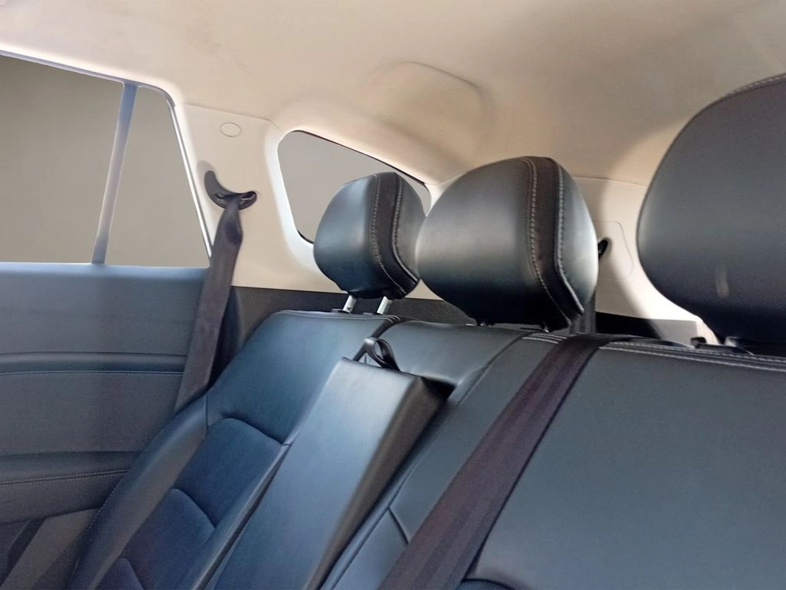 JAC JS8 1.5 LUXURY SE 4X2 6MT 5P 2023 - Imagen 10 de 13