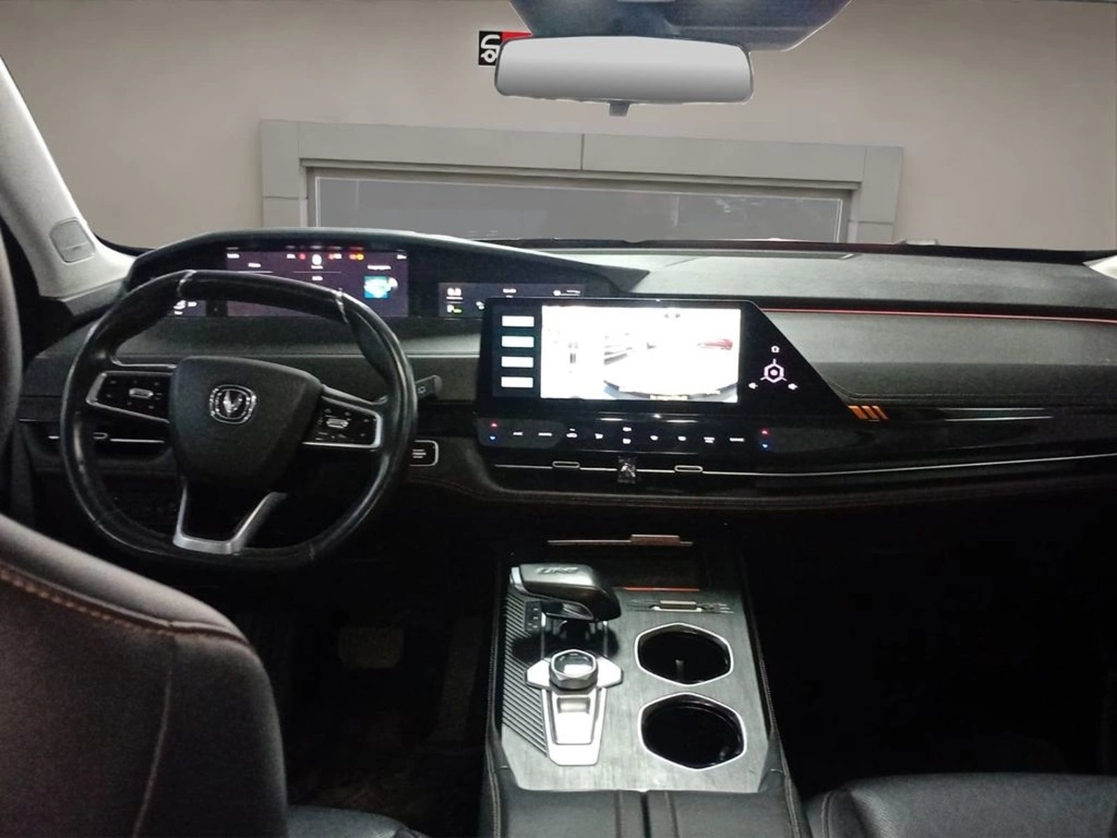 Changan UNI-K 2.0 TURBO AT 4WD 2024 - Imagen 16 de 18