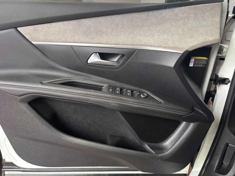 Peugeot 3008 1.6 GT BLACK PACK PURETECH EAT8 AT 2023 - Imagen 13 de 14