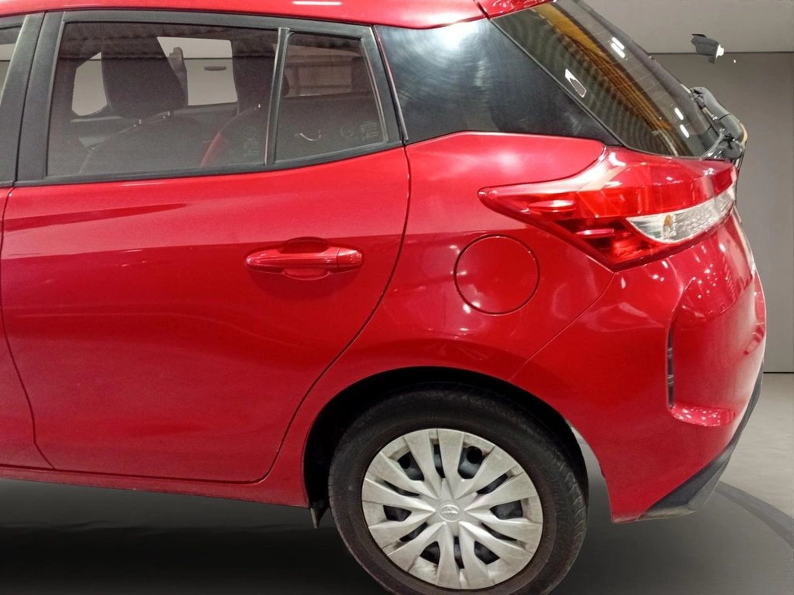 Toyota YARIS 1.5 E SEDAN AT 2024 - Imagen 7 de 13