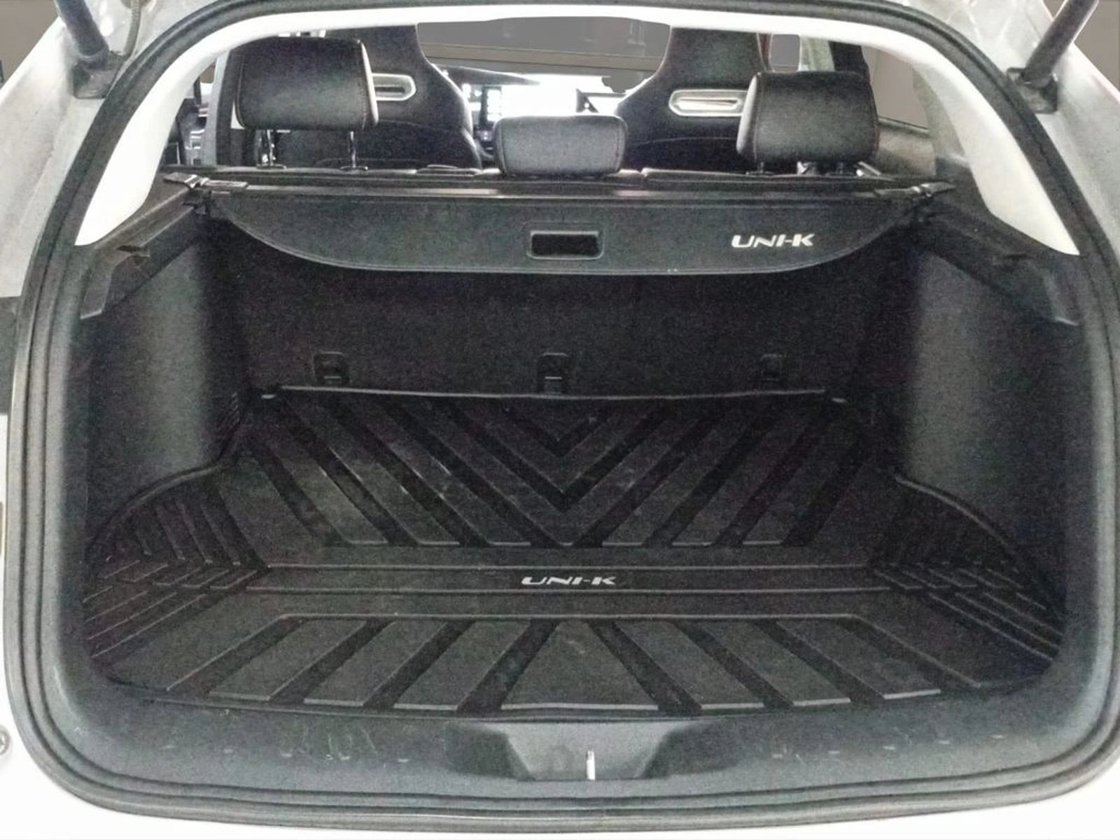 Changan UNI-K 2.0 TURBO AT 4WD 2024 - Imagen 17 de 18