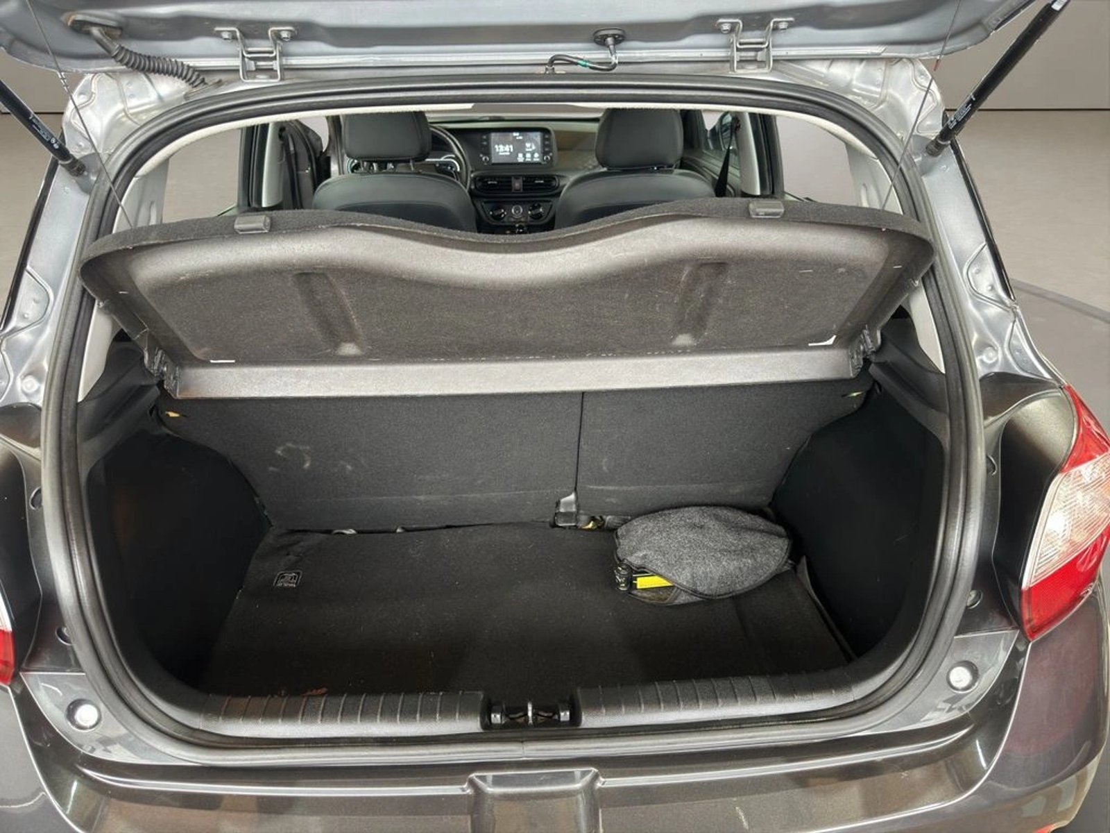 HYUNDAI GRAND I10 1.2 AI3 SDN PLUS MT 2023 - Imagen 15 de 19