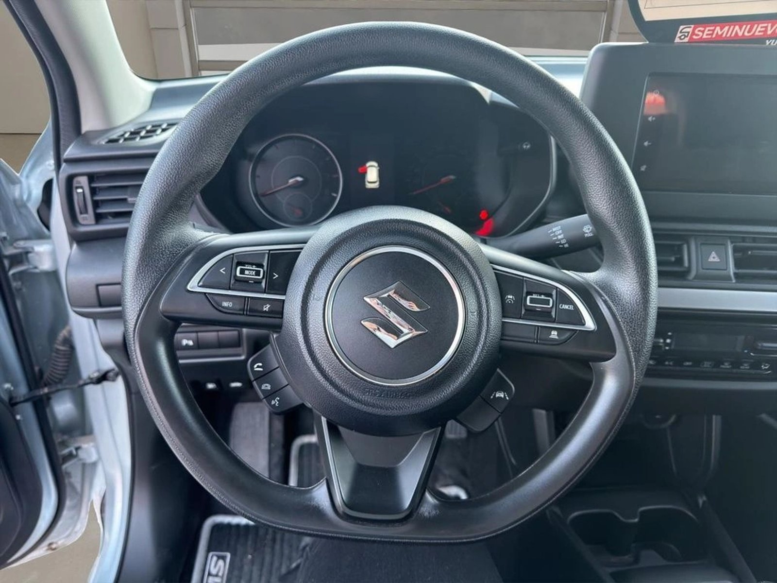 Suzuki SWIFT 1.2 GL SMART HYBRID 2025 - Foto 5 de 16