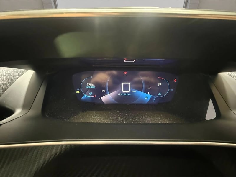 Peugeot 2008 1.5 ALLURE BLUEHDI 130 DIESEL 4X2 AT 5P 2022 - Imagen 9 de 11