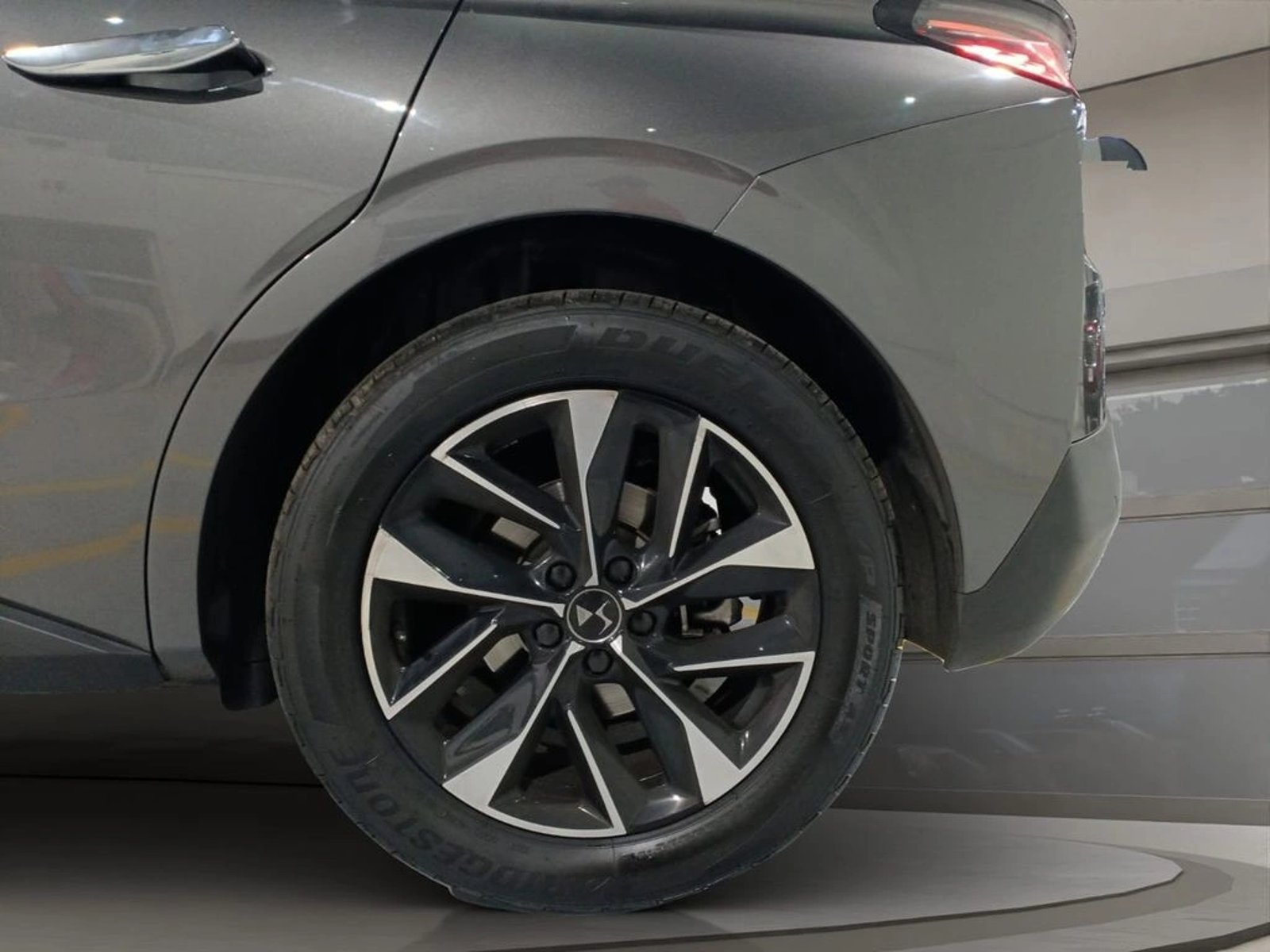 DS Automobiles 4 DS4 CROSS TROCADERO 220 AT 2024 - Imagen 17 de 19
