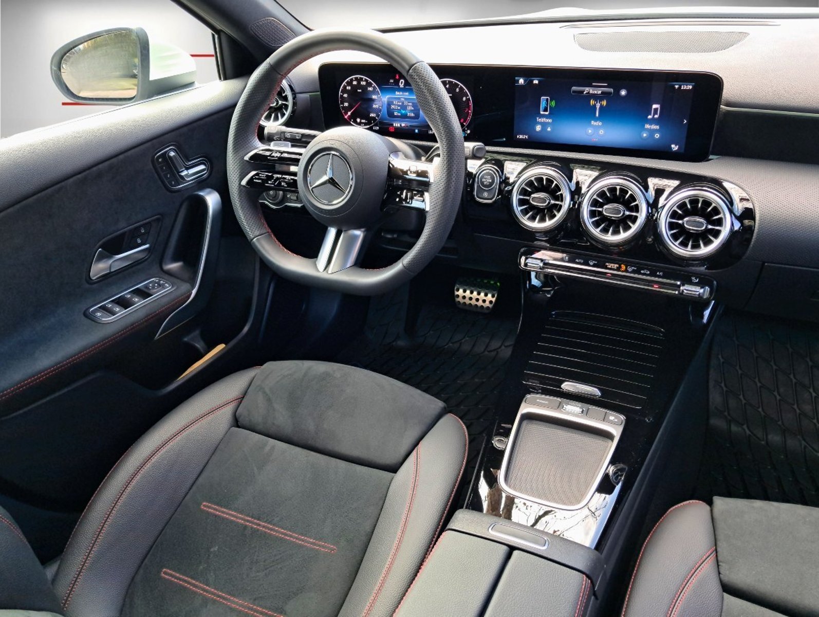Mercedes-Benz A200 LOOK AMG 1.3 AUT 2026 - Imagen 5 de 10