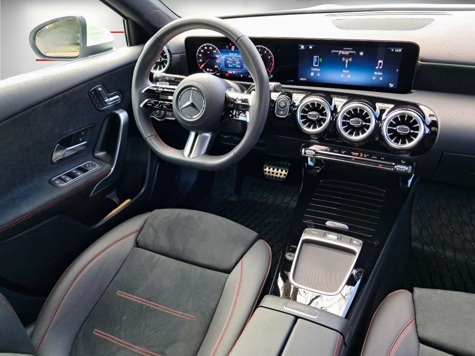 Mercedes-Benz A200 LOOK AMG 1.3 AUT 2026 - Foto 5 de 10