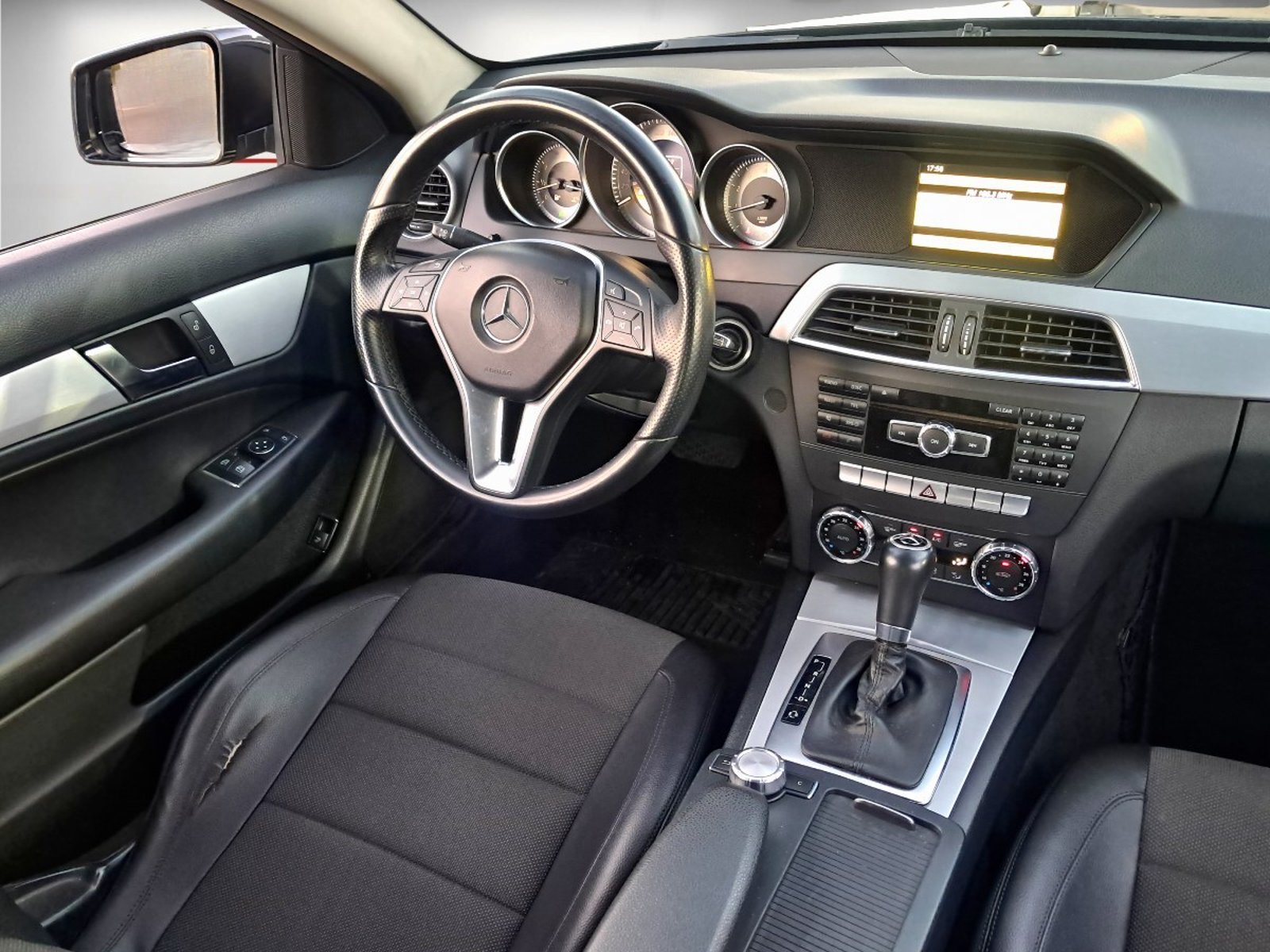 Mercedes-Benz C180 CGI Coupe 1.8 Aut 2012 - Foto 5 de 10