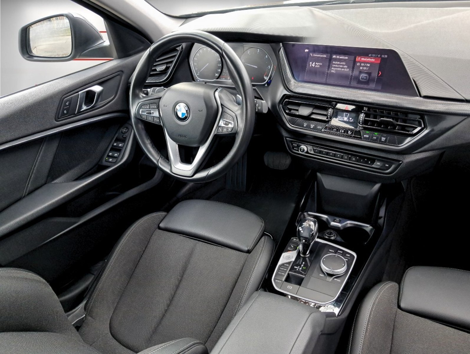 BMW 118D HB 2.0 AUT 2020 - Foto 5 de 10