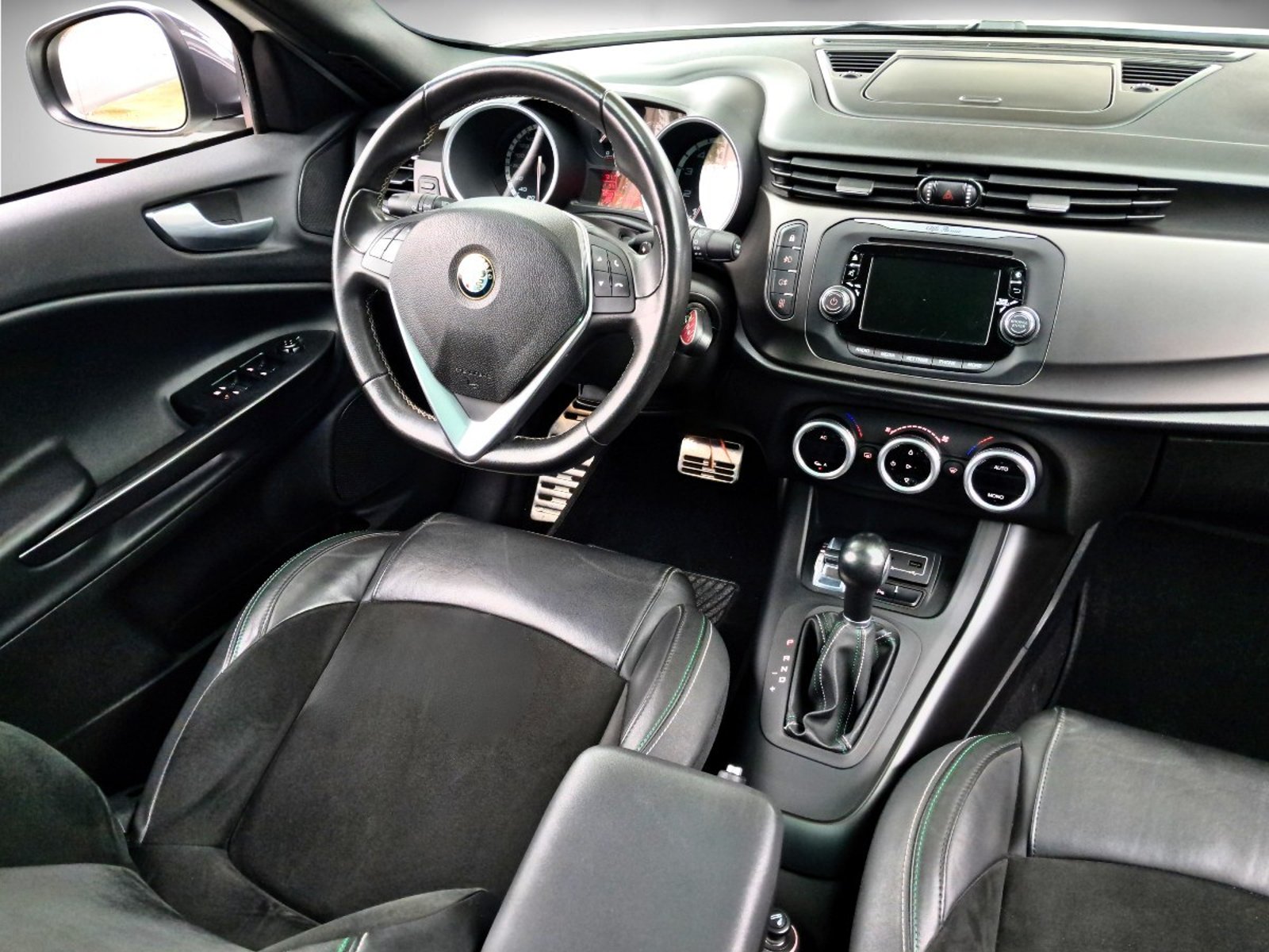 Alfa Romeo GIULIETTA QV 1.7 Aut 2016 - Foto 5 de 10