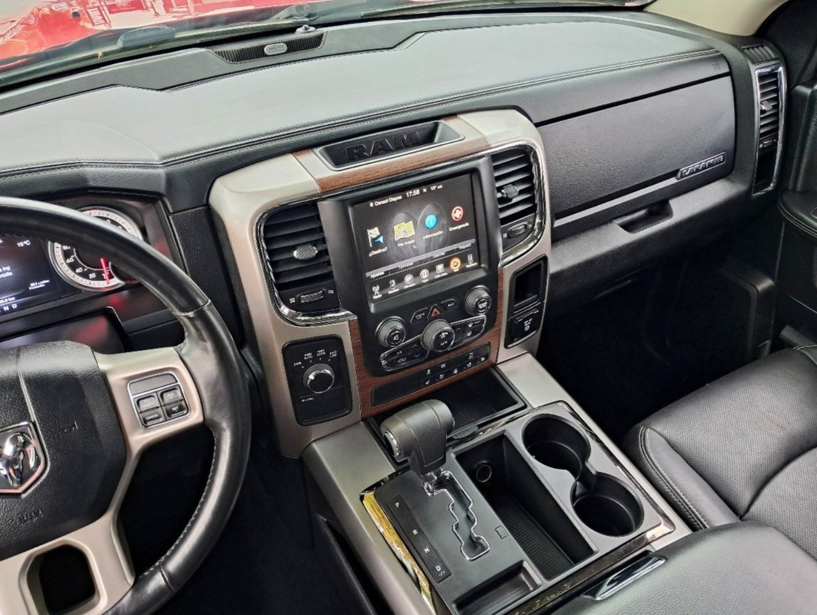 Dodge RAM 1500 4x4 Laramie 5.7 Aut 2017 - Imagen 9 de 10