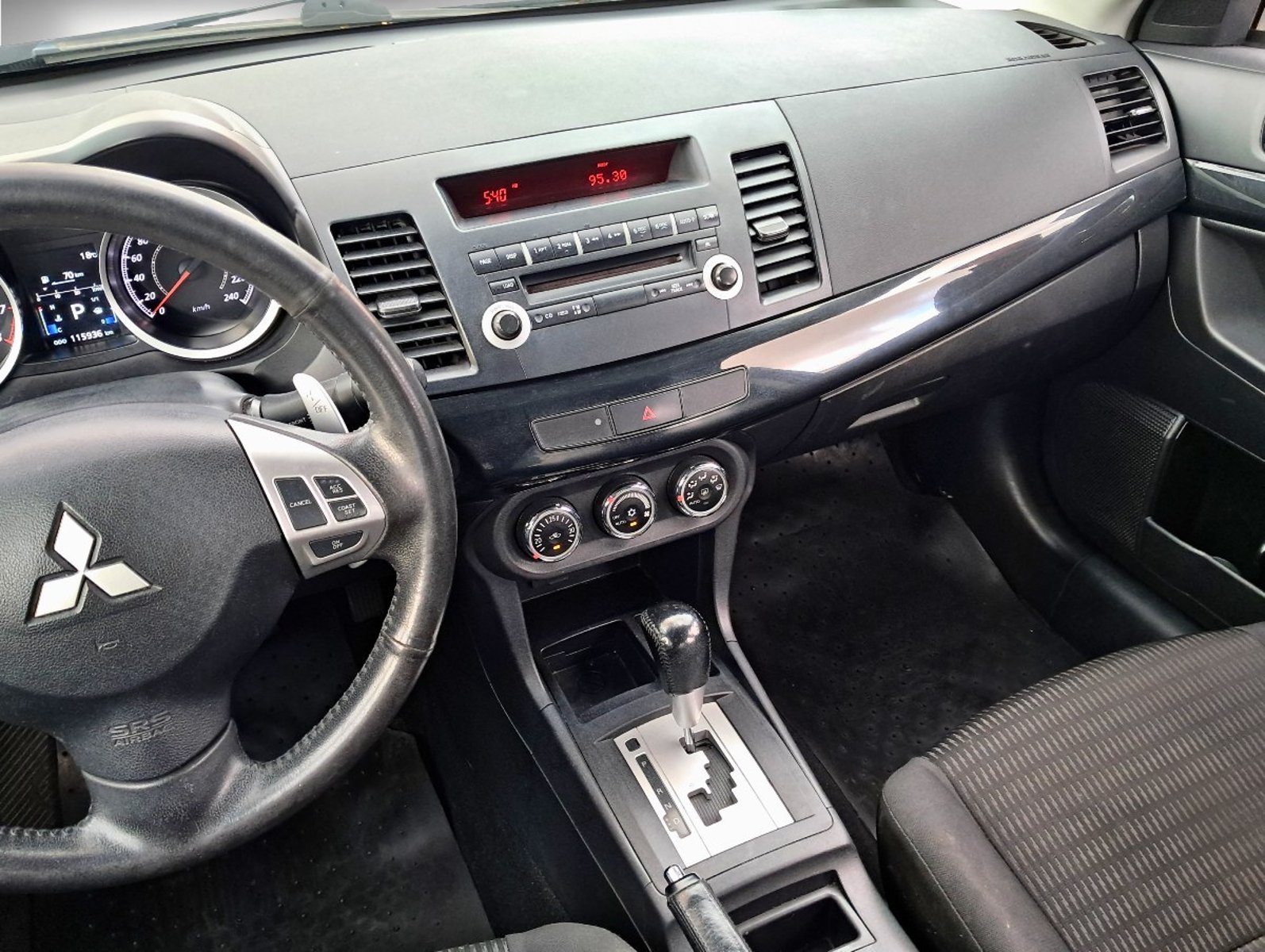 Mitsubishi LANCER R/T 1.6 Aut 2013 - Imagen 8 de 10