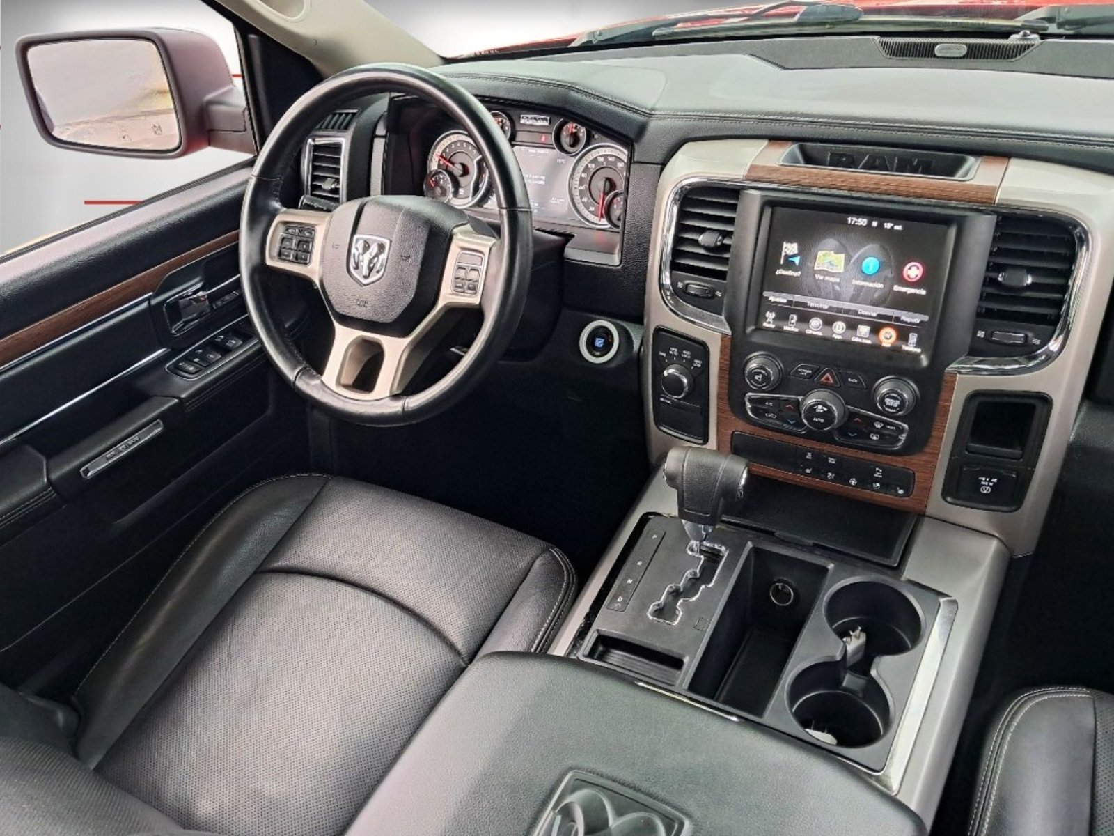 Dodge RAM 1500 4x4 Laramie 5.7 Aut 2017 - Foto 5 de 10