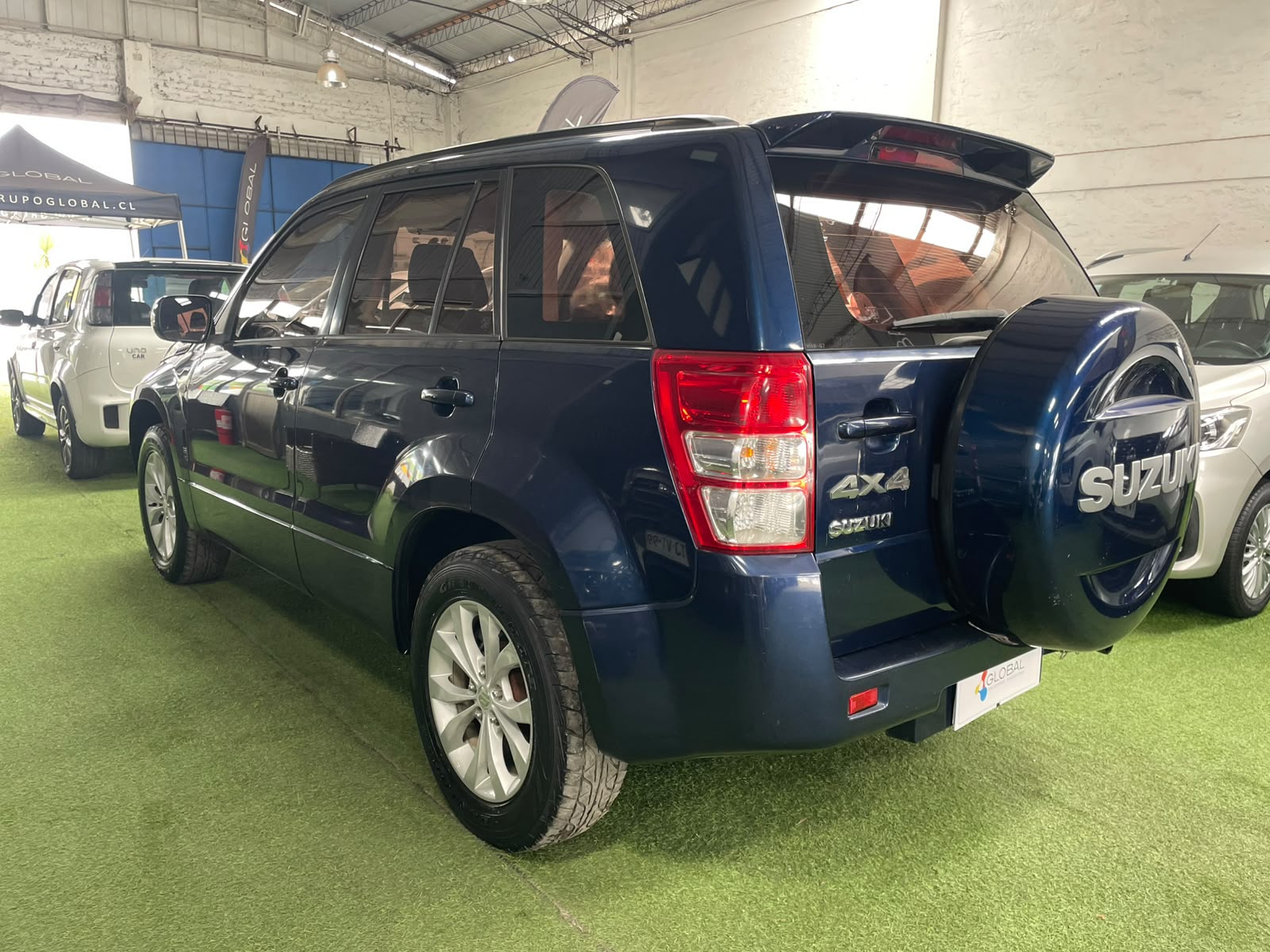 Suzuki GRAND NOMADE GLX 2.4 2015 - Foto 2 de 13