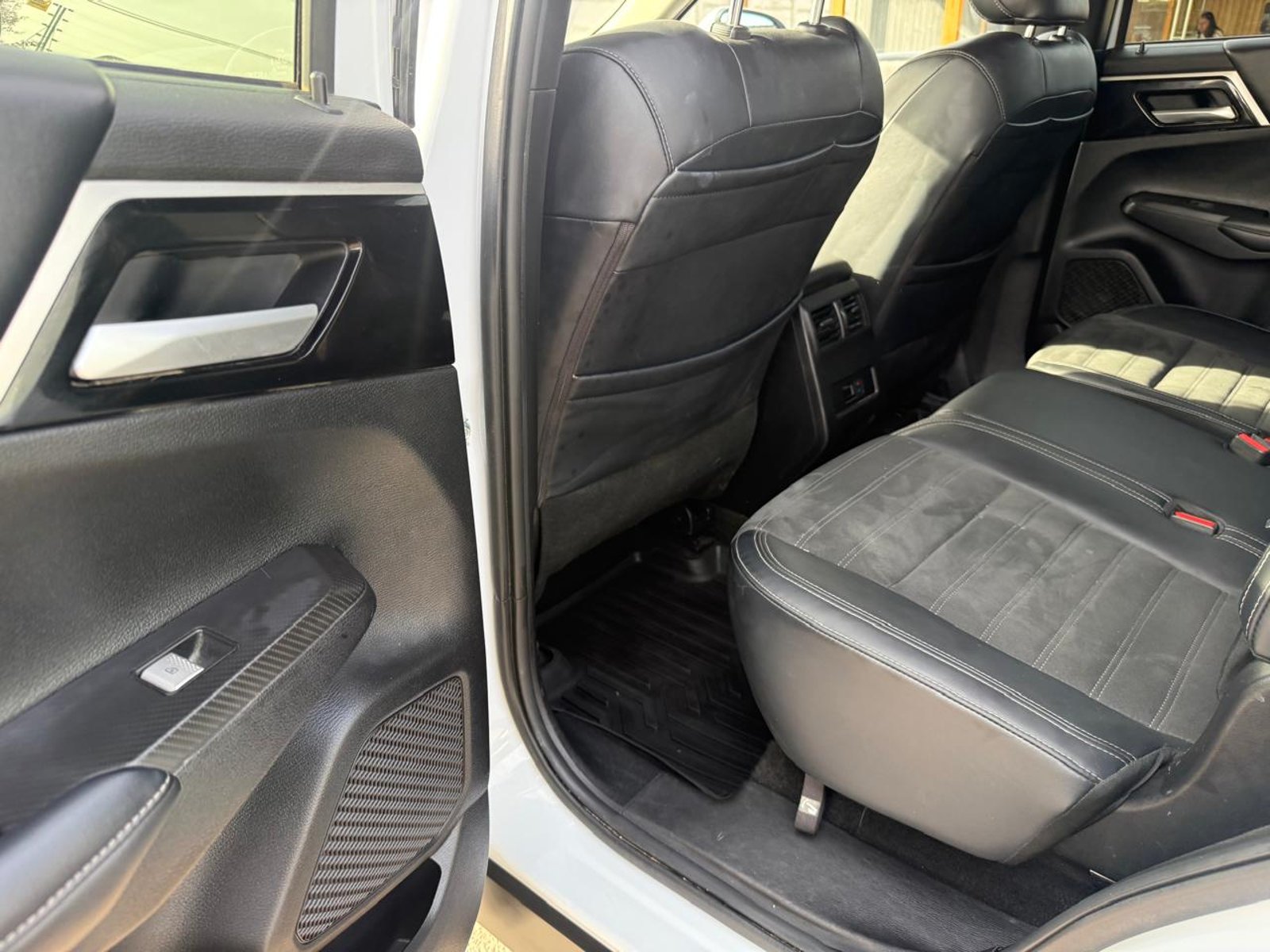 Mitsubishi OUTLANDER GLS 4X4 2.5 AT 2024 - Imagen 18 de 20