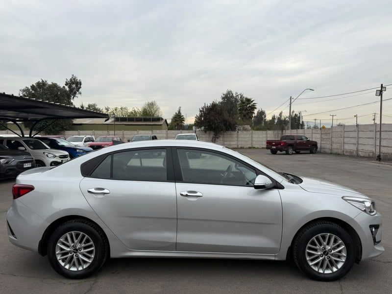 Kia RIO 4 6MT 1.4 2023 - Imagen 6 de 20